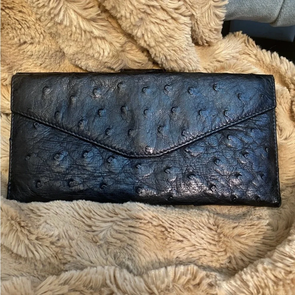 SOLD! Vintage Gucci Black Genuine Ostrich Leather Wallet with Gold-Tone Logo - Picture 3 of 12